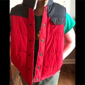 Carter’s puffy vest with fur lined collar! Sz7